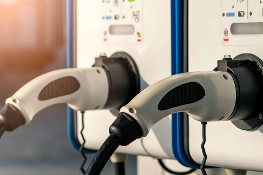 Installation borne de recharge en copropriété à Grasse : Guide Droit à la Prise 2025