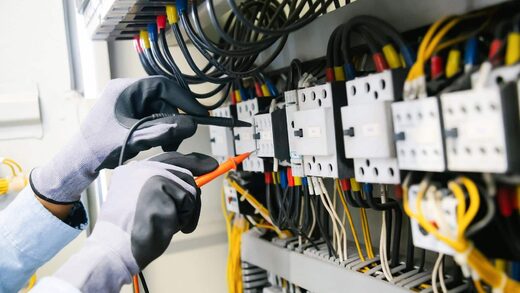 Mise&#x20;en&#x20;s&#x00E9;curit&#x00E9;&#x20;vs&#x20;Mise&#x20;aux&#x20;normes&#x20;&#x3A;&#x20;Que&#x20;v&#x00E9;rifier&#x20;avant&#x20;d&amp;&#x23;8217&#x3B;acheter&#x20;une&#x20;maison&#x20;&#x00E0;&#x20;Grasse&#x20;&#x3F;